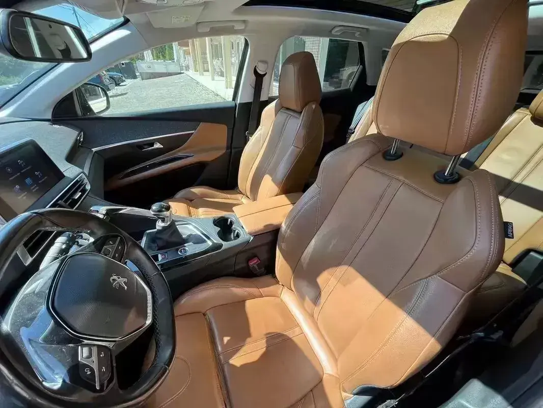 Peugeot 3008 PureTech 130 Stop & Start GPF Allure 8