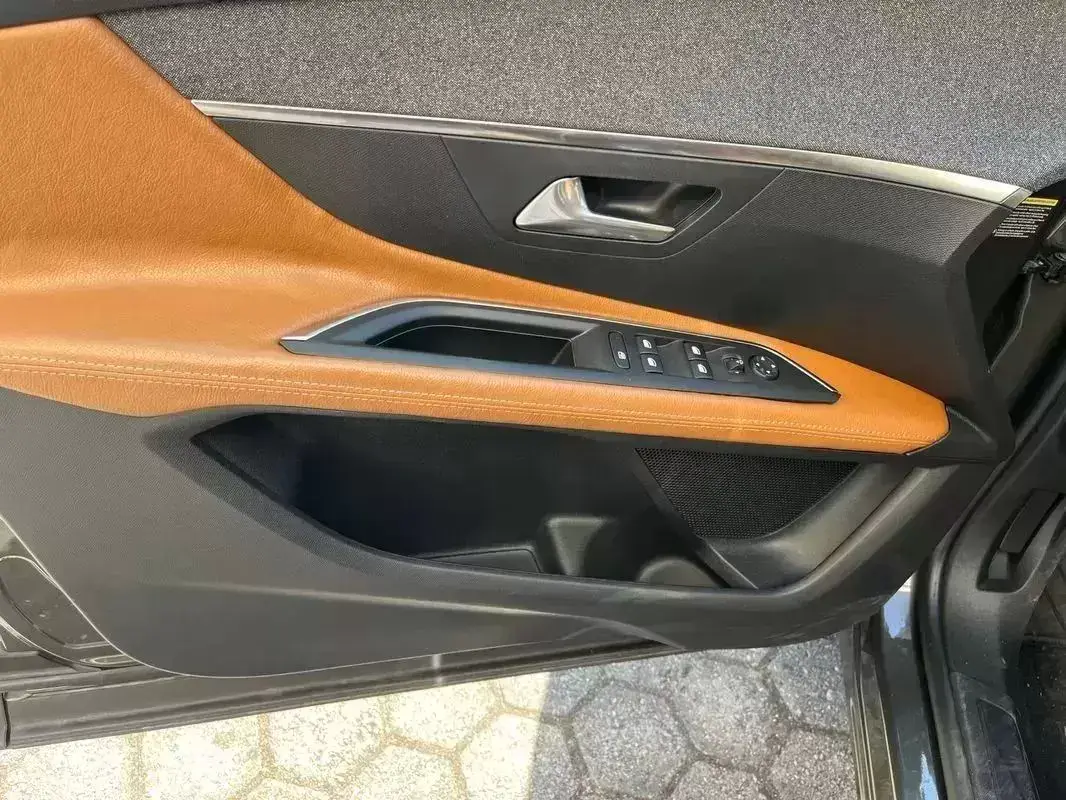 Peugeot 3008 PureTech 130 Stop & Start GPF Allure 21