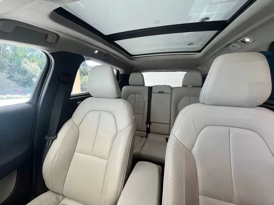 Volvo XC 40 1.5 T2 Plus Dark Auto 5