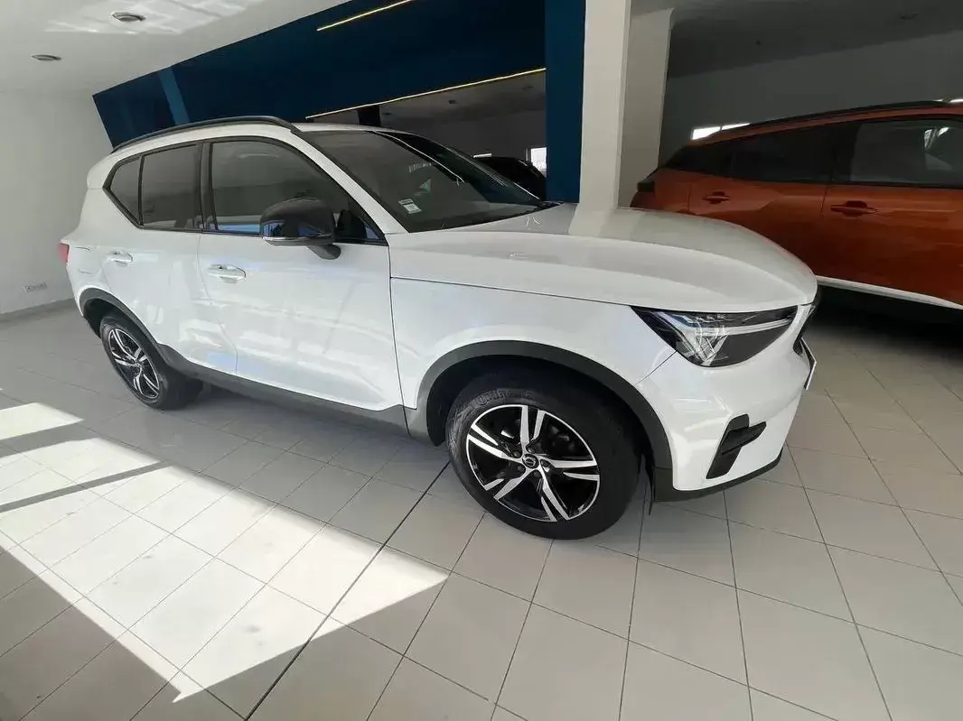 Volvo XC 40 1.5 T2 Plus Dark Auto 2
