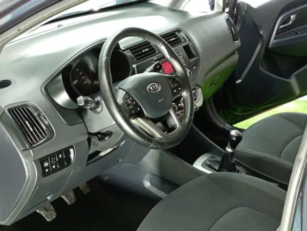 Kia Rio 1.2 CVVT EX 12