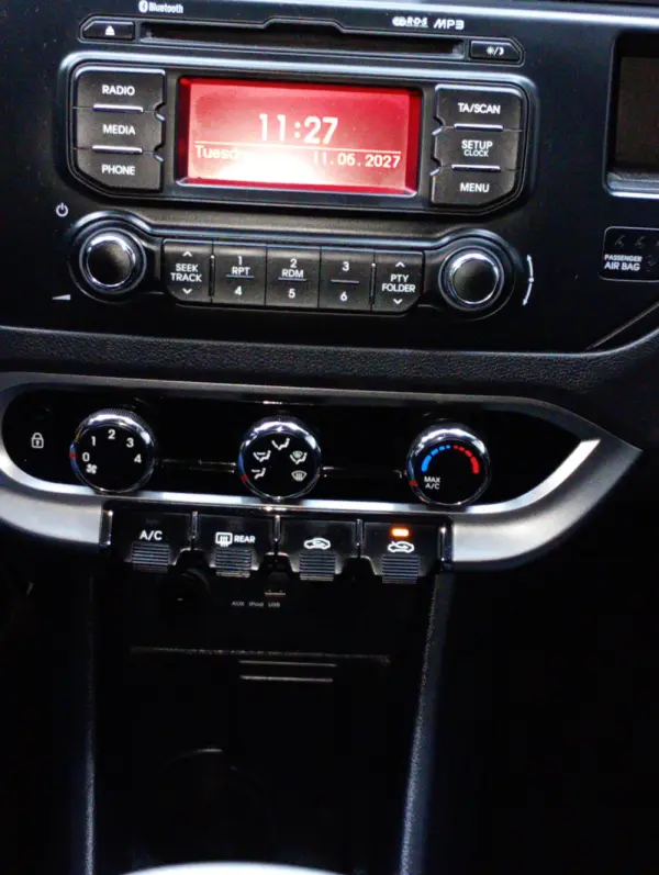 Kia Rio 1.2 CVVT EX 17
