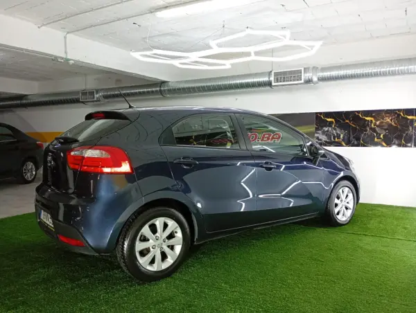 Kia Rio 1.2 CVVT EX 32