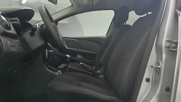 Renault Clio Sport Tourer 0.9 TCe Limited Edition 18