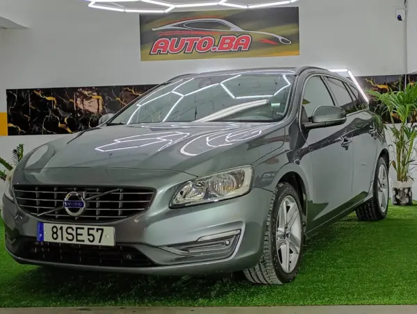 Volvo V60 2.0 D2 R-Design Momentum 2