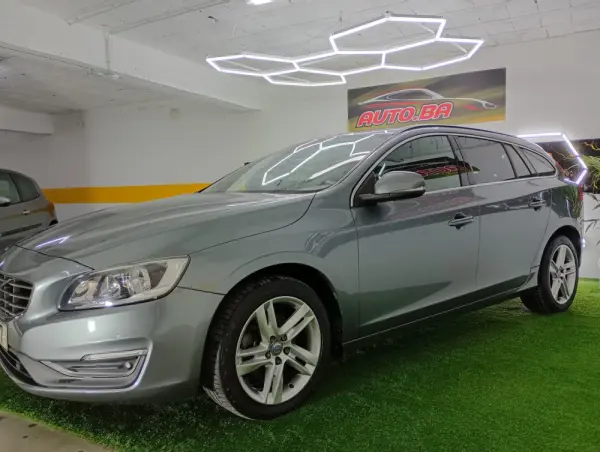 Volvo V60 2.0 D2 R-Design Momentum 3