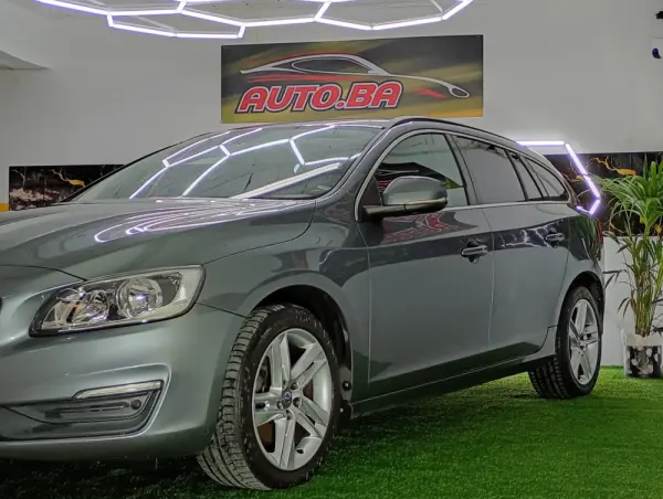 Volvo V60 2.0 D2 R-Design Momentum 4