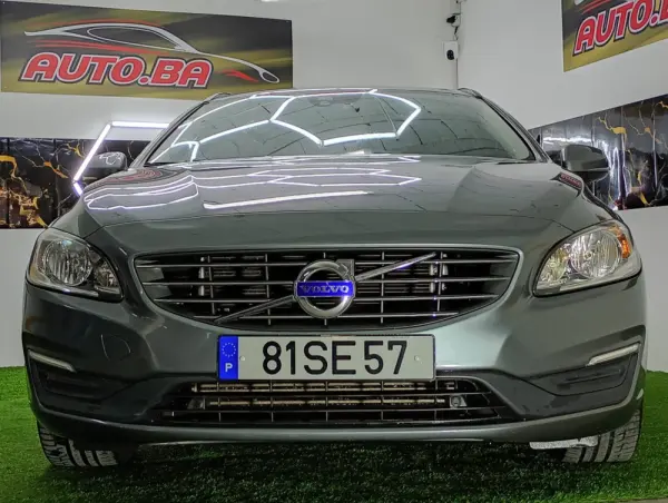 Volvo V60 2.0 D2 R-Design Momentum 6