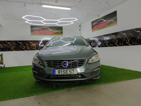 Volvo V60 2.0 D2 R-Design Momentum 7