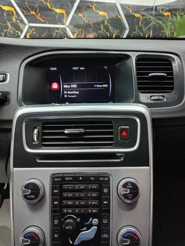 Volvo V60 2.0 D2 R-Design Momentum 19