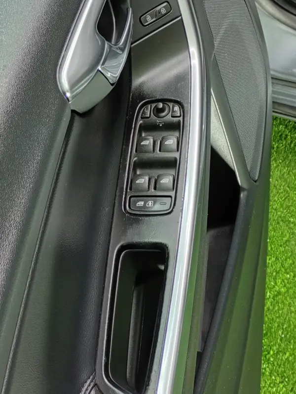 Volvo V60 2.0 D2 R-Design Momentum 26