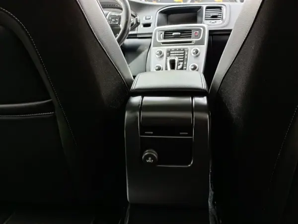 Volvo V60 2.0 D2 R-Design Momentum 28