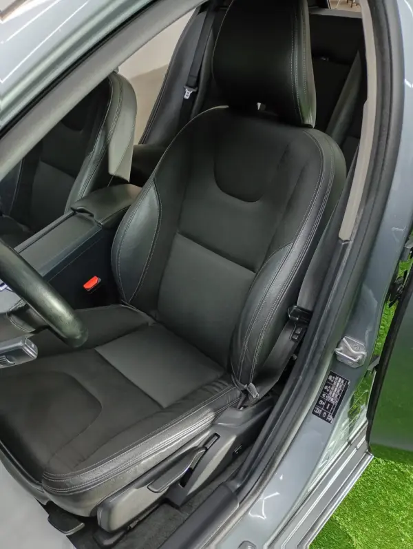 Volvo V60 2.0 D2 R-Design Momentum 31