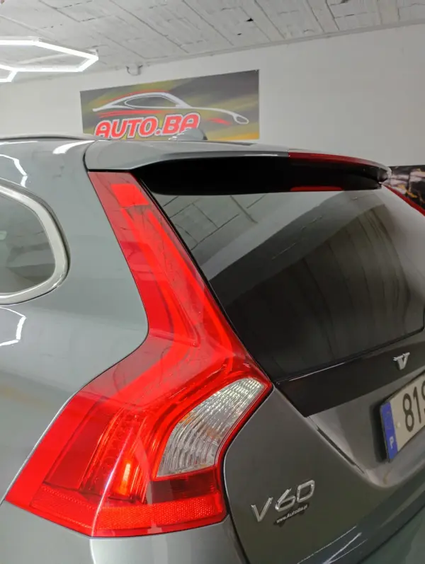 Volvo V60 2.0 D2 R-Design Momentum 45