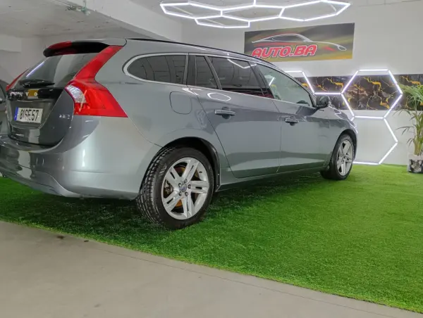 Volvo V60 2.0 D2 R-Design Momentum 47
