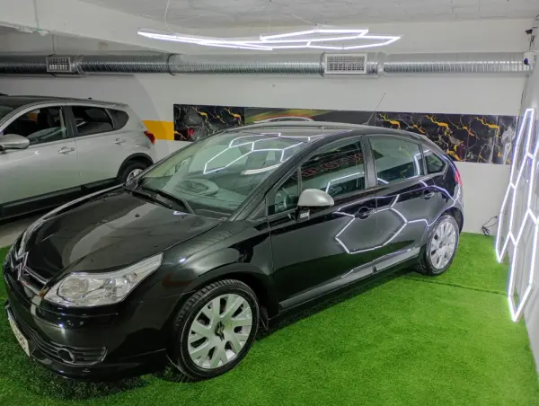 Citroen C4 1.6 HDi Exclusive 6