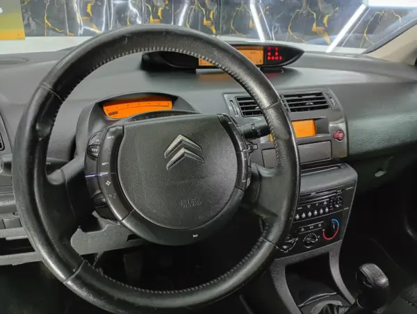 Citroen C4 1.6 HDi Exclusive 17