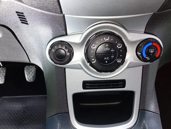 Ford Fiesta 1.4 TDCI Titanium 15