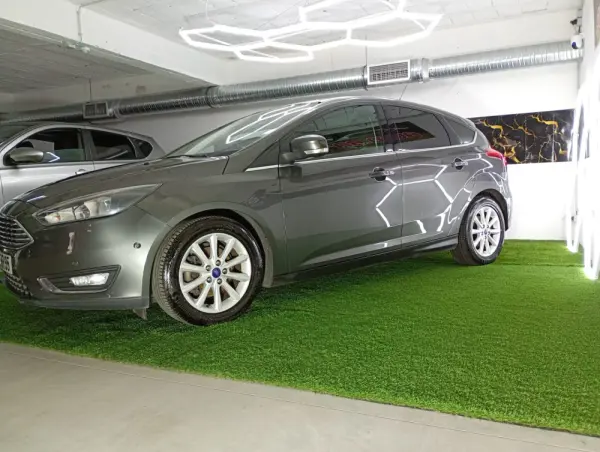 Ford Focus 1.0 SCTi ST-Line 6