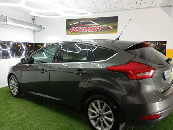 Ford Focus 1.0 SCTi ST-Line 32