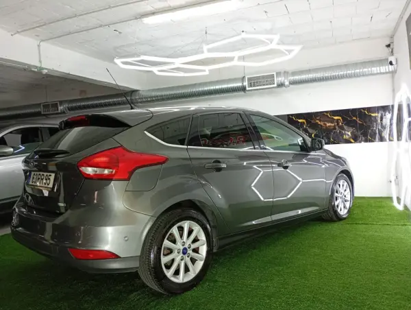 Ford Focus 1.0 SCTi ST-Line 33