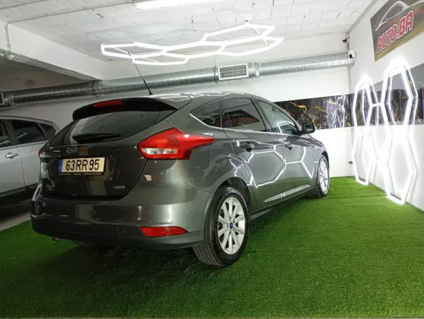 Ford Focus 1.0 SCTi ST-Line 35