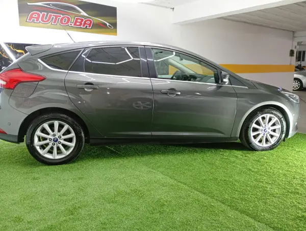 Ford Focus 1.0 SCTi ST-Line 37