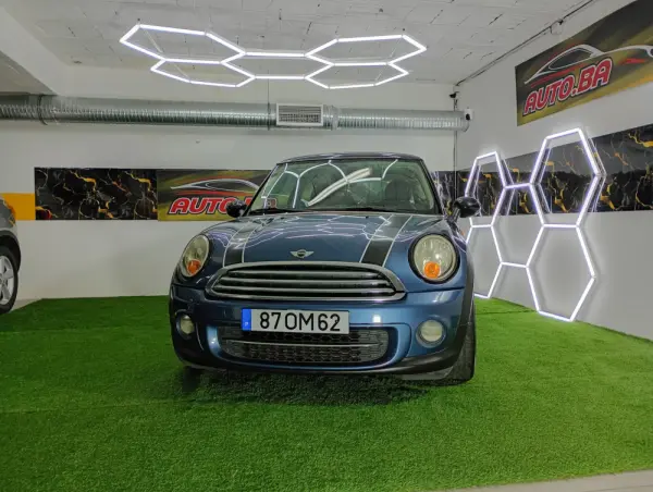 MINI 3 Portas Cooper D 6