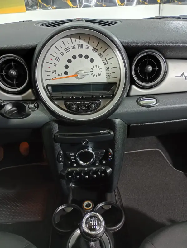 MINI 3 Portas Cooper D 15
