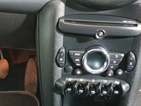 MINI 3 Portas Cooper D 17
