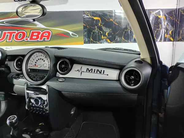 MINI 3 Portas Cooper D 24