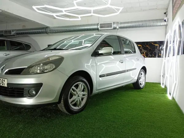 Renault Clio 1.2 16V Dynamique 3