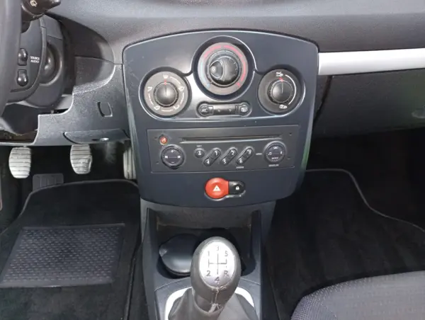 Renault Clio 1.2 16V Dynamique 19