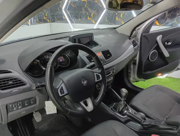 Renault Fluence 1.5 dCi Exclusive 10