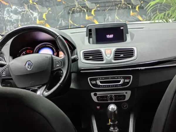 Renault Fluence 1.5 dCi Exclusive 11
