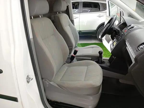 Volkswagen Caddy 1.9 TDi Extra 5L AC 24