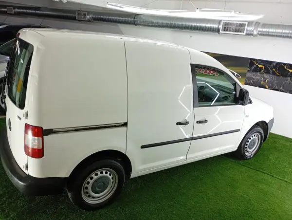Volkswagen Caddy 1.9 TDi Extra 5L AC 32