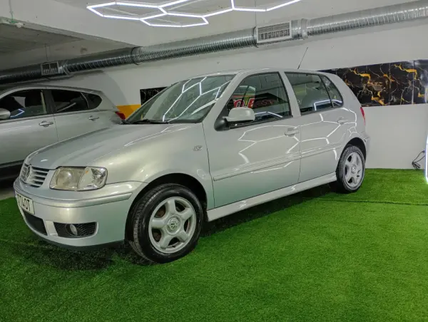 Volkswagen Polo 1.4 TDi Confortline ABS 4