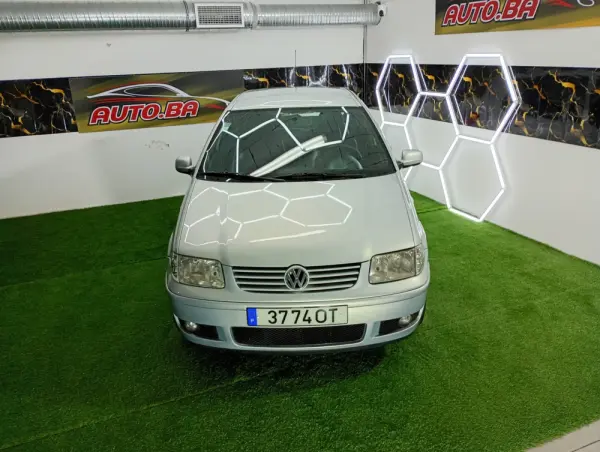Volkswagen Polo 1.4 TDi Confortline ABS 8