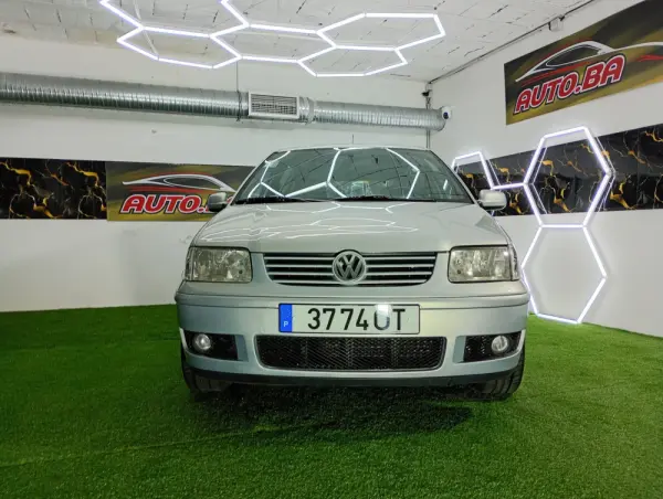 Volkswagen Polo 1.4 TDi Confortline ABS 10
