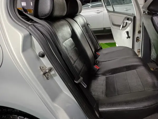 Volkswagen Polo 1.4 TDi Confortline ABS 24