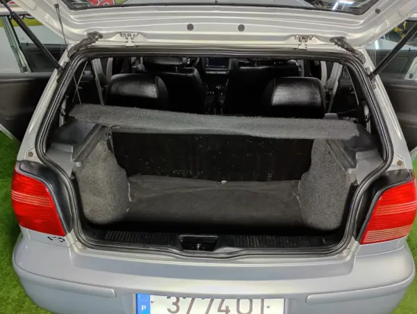 Volkswagen Polo 1.4 TDi Confortline ABS 26
