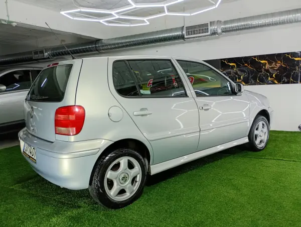 Volkswagen Polo 1.4 TDi Confortline ABS 32