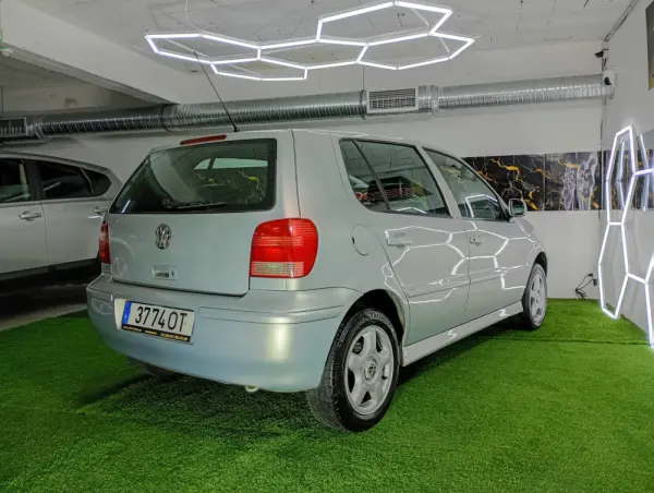 Volkswagen Polo 1.4 TDi Confortline ABS 33