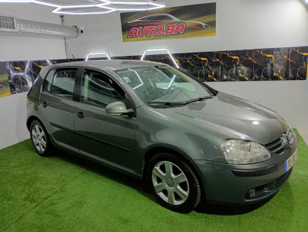 Volkswagen Golf 1.9 TDi 6V Confortline 9