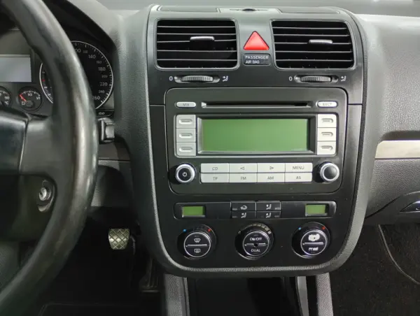 Volkswagen Golf 1.9 TDi 6V Confortline 17