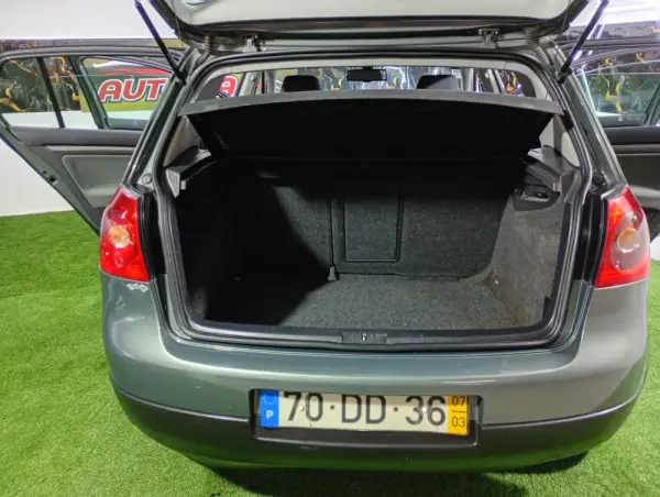 Volkswagen Golf 1.9 TDi 6V Confortline 34