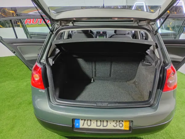 Volkswagen Golf 1.9 TDi 6V Confortline 35