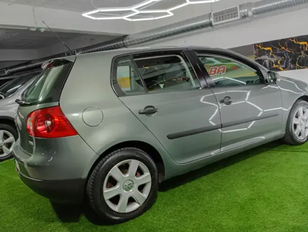 Volkswagen Golf 1.9 TDi 6V Confortline 40