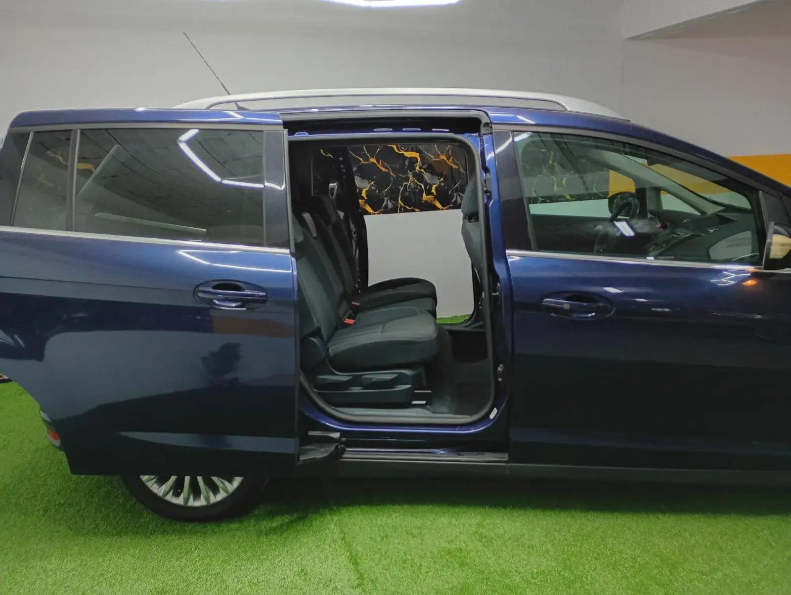 Ford Grand C-Max 1.6 TDCi Titanium S/S 14